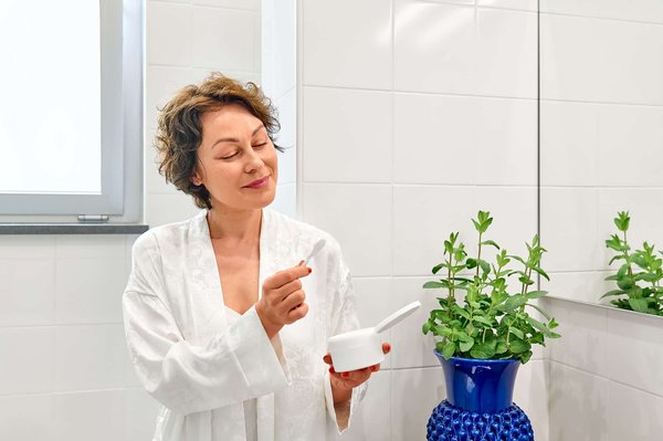 Quelle est la meilleure manière d'hydrater profondément les cheveux bouclés?