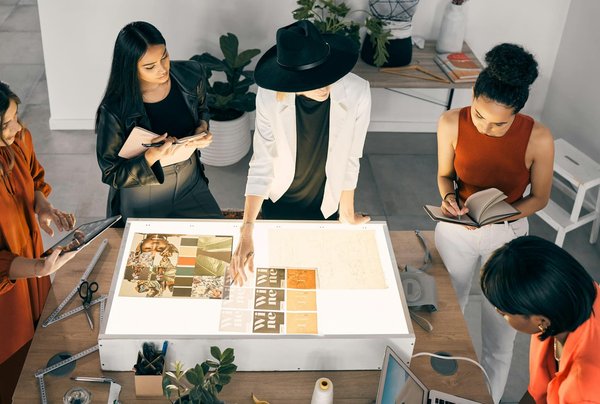 Quelle est la meilleure façon de porter des bijoux en perles de manière moderne et élégante?